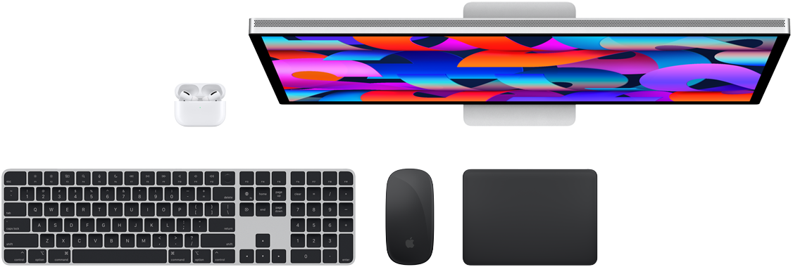 AirPods, Studio Display, Magic Keyboard, Magic Mouse och Magic Trackpad sedda ovanifrån