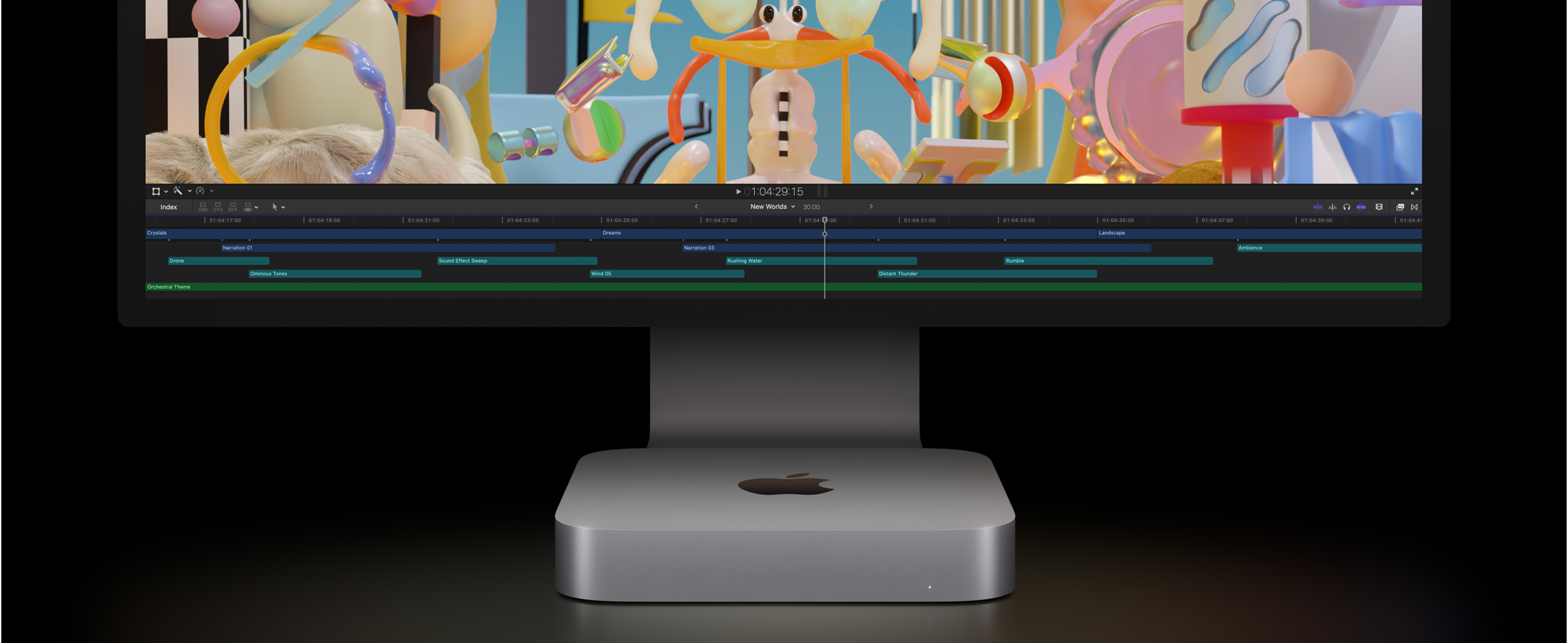 Mac mini och Studio Display sedda framifrån. På skärmen syns ett videoredigeringsprojekt i Final Cut Pro.