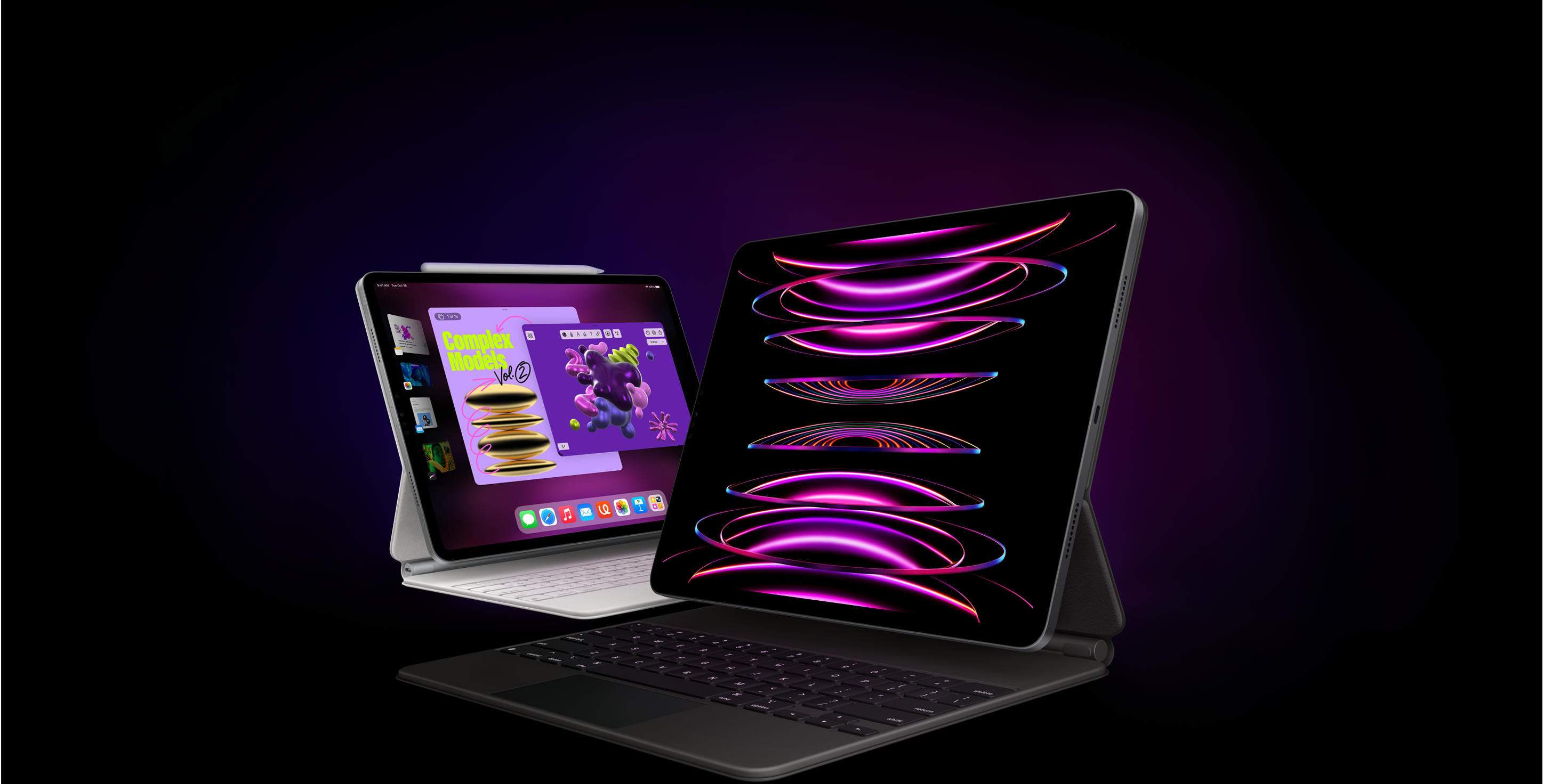 iPad Pro med vitt Magic Keyboard och Apple Pencil och Blickfång på skärmen, snett bakom en annan iPad Pro med svart Magic Keyboard och en skärmbakgrund